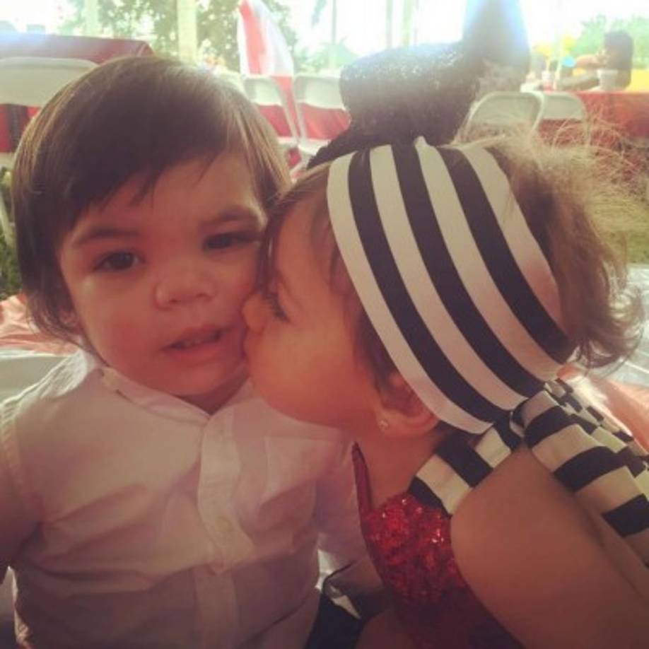 La pequeña Alaïa y Matteo,.