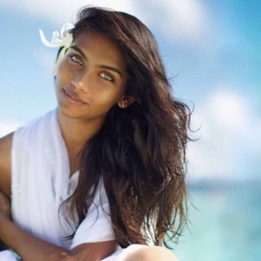 El impactante color de sus ojos revolucionó la escena de la moda.