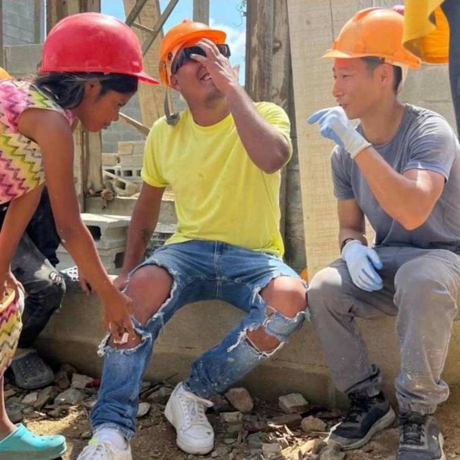 Recientemente, el filántropo habló con Diario LA PRENSA sobre cómo surgió el sueño de construir 1,000 escuelas, el lanzamiento de su autobiografía y la catracha con la que le gustaría casarse. Puede leer más: http://bit.ly/3E7Iow2