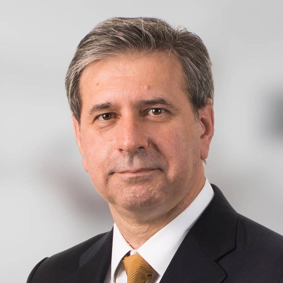 El abogado Chris Morvillo, del bufete Clifford Chance, es otro de los desaparecidos. Morvillo trabajó en varios casos de corrupción y fue abogado del distrito de Nueva York entre 1999 y 2005, también trabajó en la investigación criminal sobre los atentados terroristas de Nueva York del 11 de septiembre de 2001.