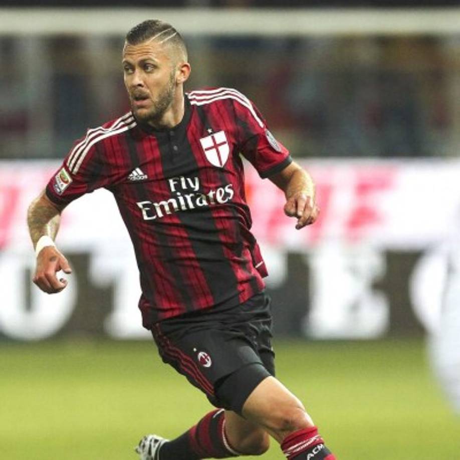MILAN, ITALY - AUGUST 31: Jeremy Menez of AC Milan celebrates his goal during the Serie A match between AC Milan and SS Lazio at Stadio Giuseppe Meazza on August 31, 2014 in Milan, Italy. (Photo by Marco Luzzani/Getty Images)