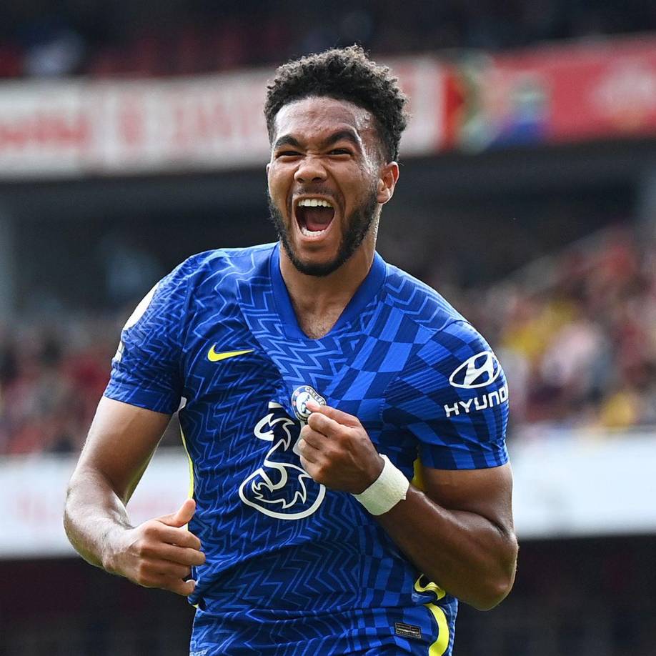 Según Daily Mail, Real Madrid y Manchester City vigilan la situación de Reece James, lateral diestro del Chelsea. El club blue se plantea abrir negociaciones para la renovación en verano, ya que el futbolista inglés quiere una mejora salarial debido al crecimiento de su status dentro del club londinense. De no ser así, podía forzar una salida.