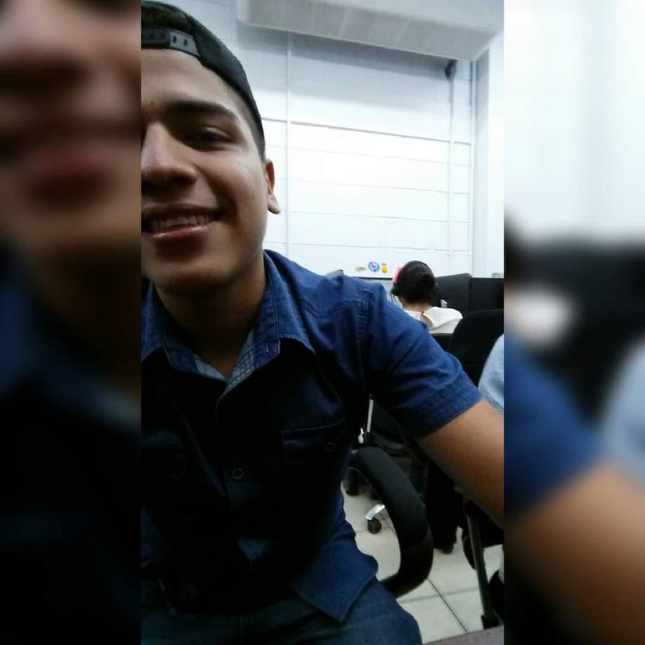 Ayer en horas de la tarde familiares y amigos dieron el último adiós al joven Jason Elemir Szepesi Alvarado, quien fue asesinado el lunes.