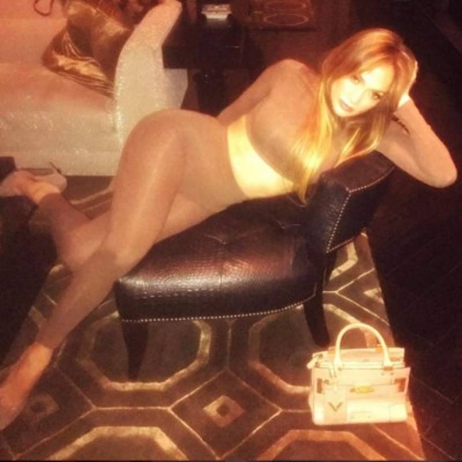 Por las imágenes que JLo ha comaprtido los usuarios han dejado mensajes como: 'Mi princesa hermosa, te amo bebé. Eres fabulosa'<br/><br/>Otro mensaje más romántico dice: 'Solo espero que algún día pueda conversar contigo para que entiendas que hay hombres en esta tierra que pueden hacerte feliz'.