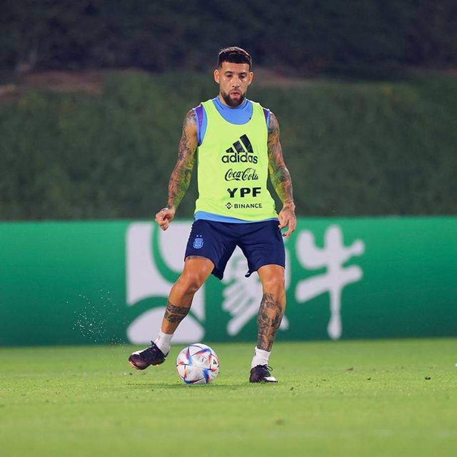 Lo acompañará Otamendi en la zona defensiva.