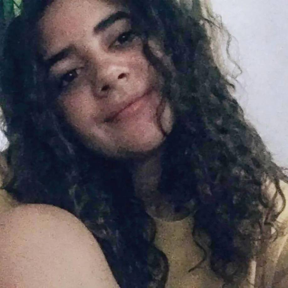 La joven universitaria fue detenida tras confirmarse por pruebas de ADN que uno de los bebés era su hijo. Está acusada de asesinato premeditado y de ocultar el cadáver.