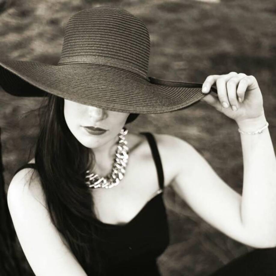 Joven muere junto a su novio en trágico accidente de bus