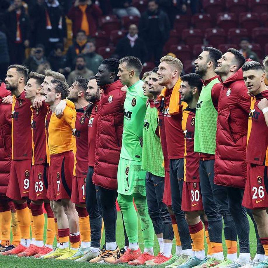 Asimismo, se dio a conocer que dentro de los afectados se encontraba un exjugador del conjunto azulgrana y el Atlético de Madrid, quien también se vio afectado.