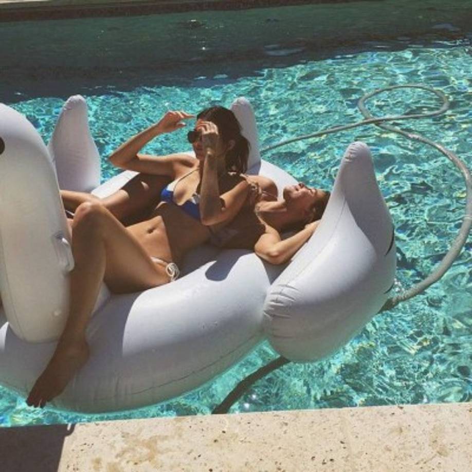 Kendall Jenner lo disfrutó junto a sus amigas.