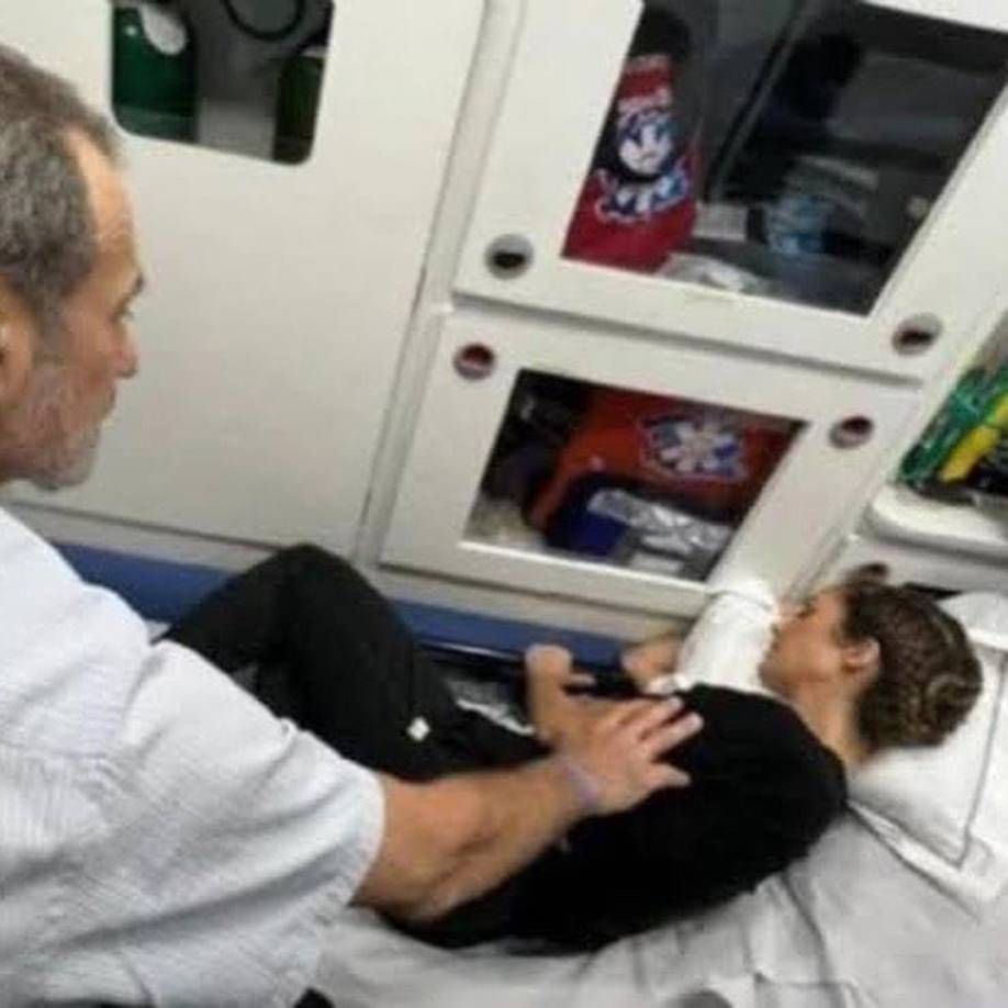 La noche del viernes 17 de noviembre, la cantante tuvo que abandonar el concierto de “RBD” en una ambulancia debido a problemas de salud y minutos después confirmó en sus redes sociales que le habían diagnosticado una grave infección renal.