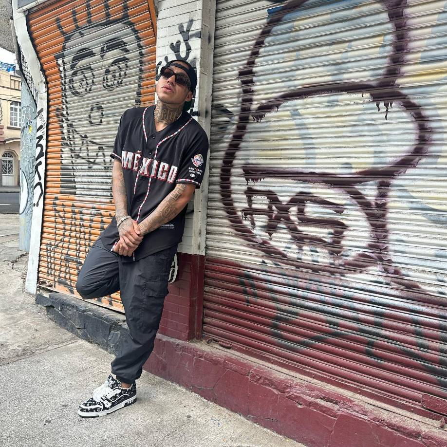 “Ya hablé con todo el mundo para comprobar que esto sea cierto”, agregó el cantante en su video.