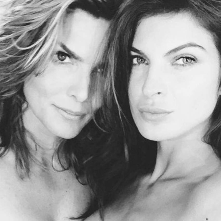 Montserrat Oliver, de 49 años con su novia la modelo Yaya Kosikova, 29.