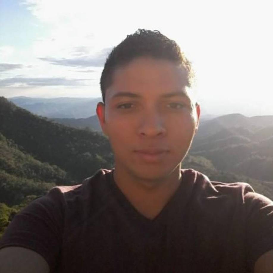 Presuntamente la cadete citó en el hotel a su compañero. Cuando estaban juntos en la habitación, ella lo amarró en la cama, cubrió sus ojos y luego lo apuñaló.