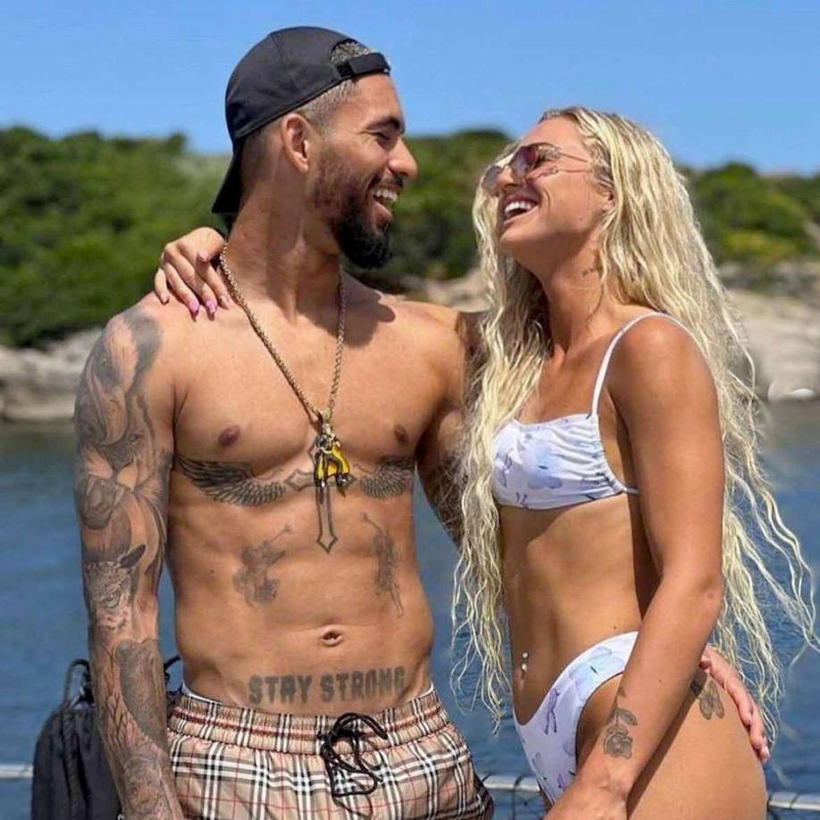 Al parecer, el motivo de la separación fue una discusión por la participación de la jugadora en un calendario con sugerentes posados que no gustaron al brasileño.