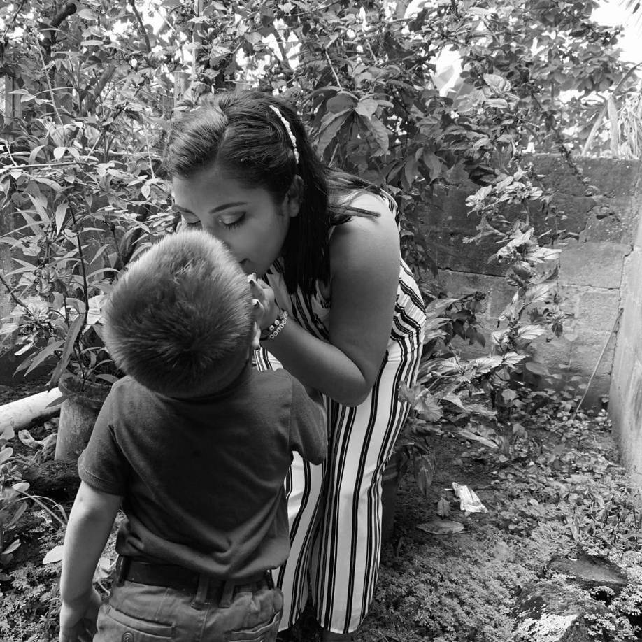 Se conoció que la mujer que resultó herida, de quien no se proporcionó su nombre, había llegado recién de San Pedro Sula para el cumpleaños.