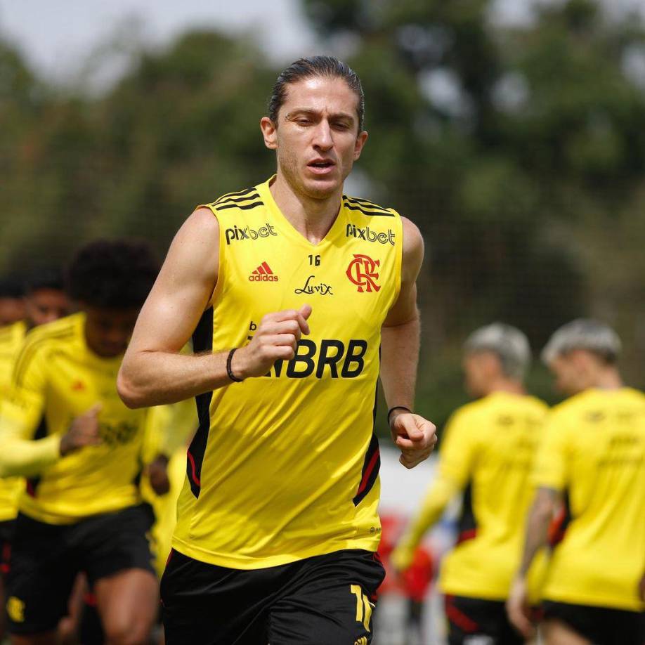 “Fue una decisión muy difícil, quien me conoce sabe que siempre dije a mis amigos y entorno que quería jugar hasta los 45 años, pero lastimosamente no fue posible”, dijo el defensor en un video publicado en las redes sociales de su equipo de Río de Janeiro.