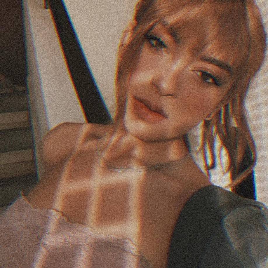 Modificar texto: Teresa “N” se hizo amiga de Mariana en el gimnasio y ganó su confianza. Sin embargo, Mariana se sorprendió al descubrir que Teresa era la nueva pareja de su exnovio, Diego, después de que un amigo le mostrara una foto de ellos juntos el 25 de abril. Al descubrir que era la novia de su ex, Mariana le pidió que se alejara