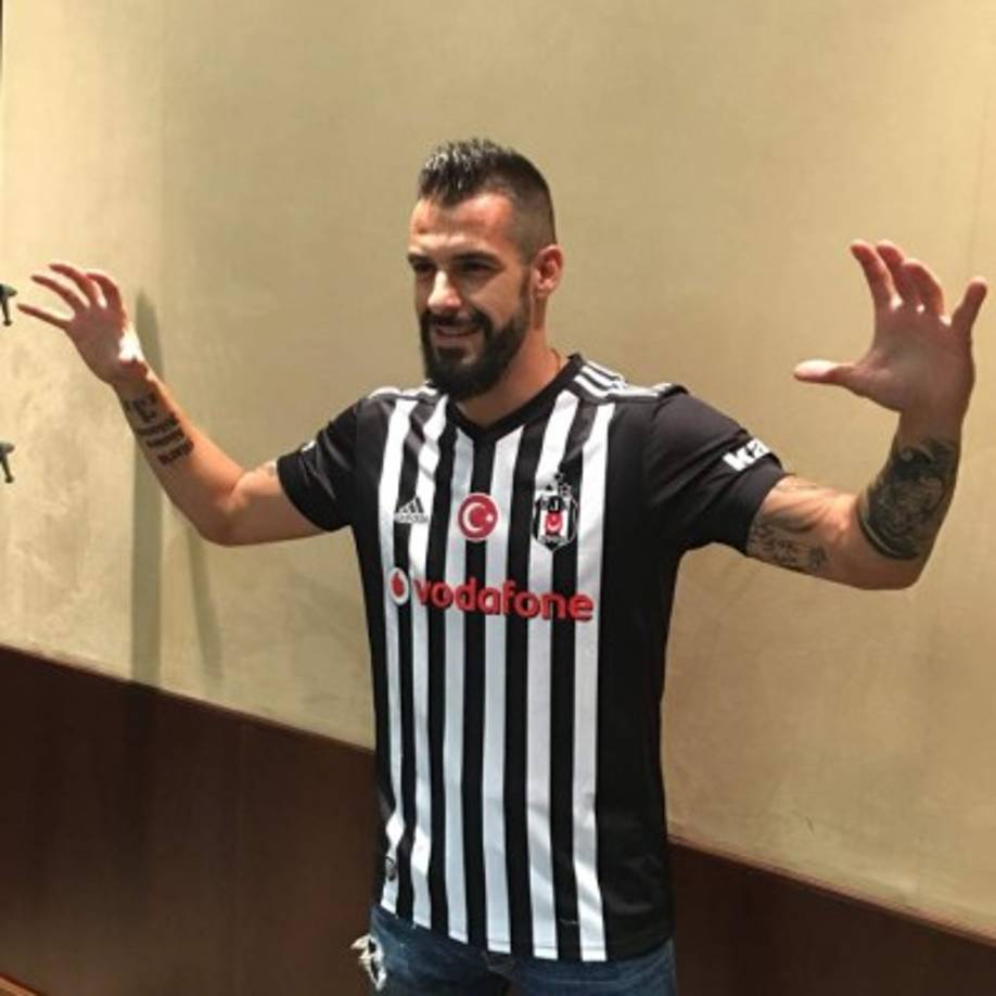 Álvaro Negredo se ha convertido en nuevo jugador del Besiktas de Turquía. El delantero español llega procedente del Valencia.