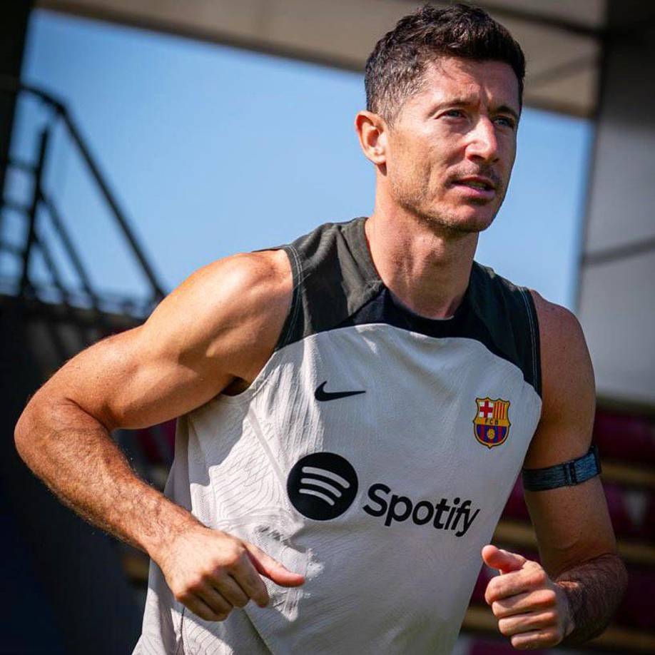 Ataque: Robert Lewandowski, no está en su mejor momento, pero con su experiencia espera lidera en la zona ofensiva del Barcelona en la final de la Supercopa de España.