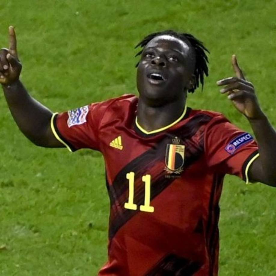 Según el portal Le Soir Sports, tres grandes equipos del viejo continente están interesados en el jugador belga Jeremy Doku, que ha dejado muy buenas sensaciones en esta Eurocopa. El delantero, quien ahora milita en el Stade Rennais, se ha revalorizado gracias a su buena actuación en el torneo. Con su potencia y su velocidad ha llevado peligro a las defensas rivales siendo lo más destacado de los 'Diablos Rojos' pese a su corta edad. Los equipos detrás de él son el Real Madrid, Bayern Múnich y Liverpool.<br/><br/>Foto - AFP