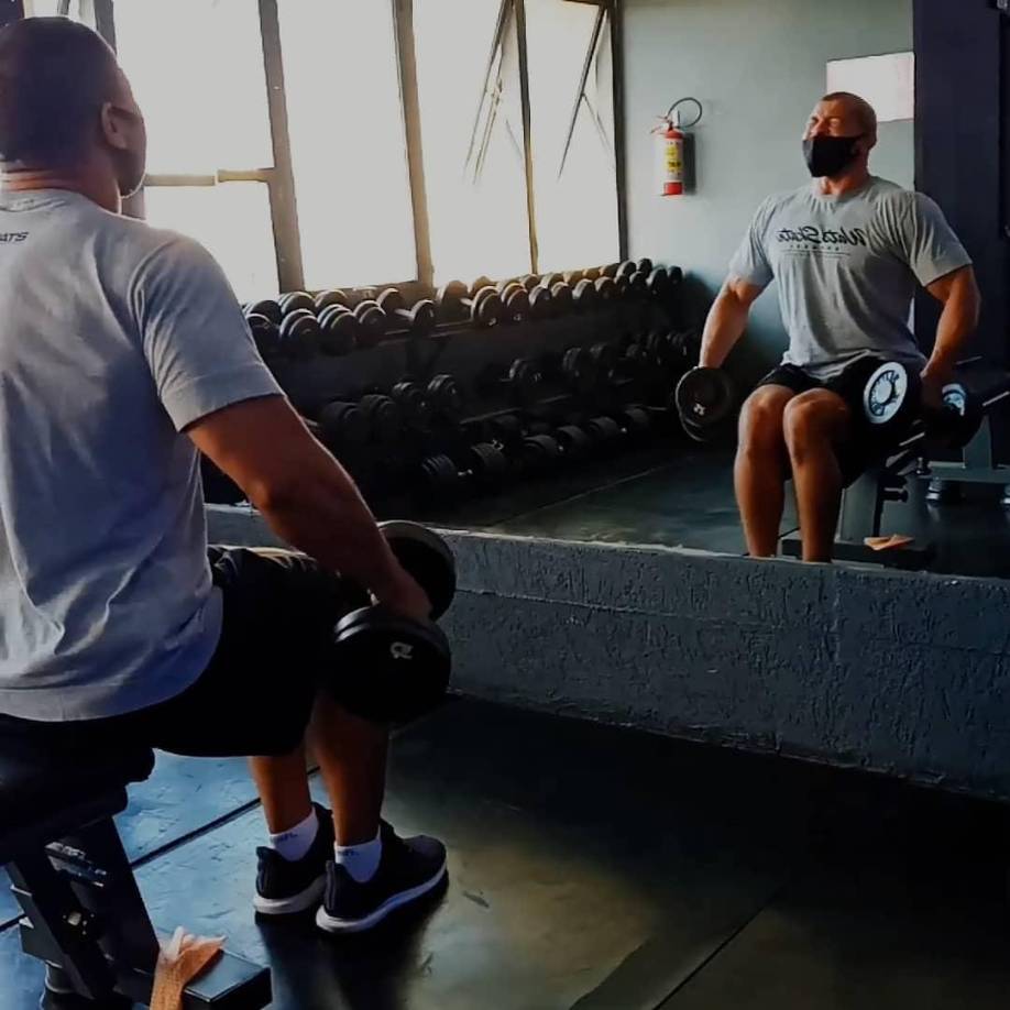 La pareja del fisicoculturista dio detalles sobre la muerte de su esposo, sin embargo, el diagnóstico indica que los dolores que el hombre sufrió estaban relacionados con su frecuencia cardiaca.