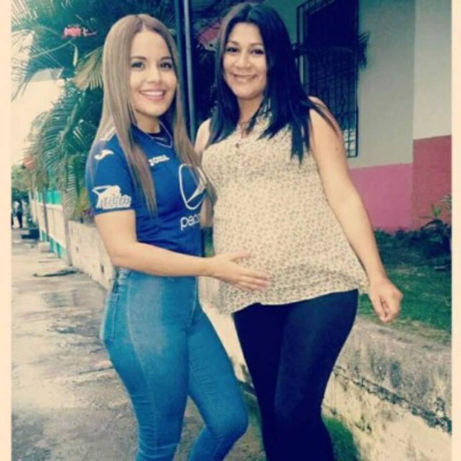 A sus 25 años, Yulia Posas es uno de los rostros más bellos de la televisión hondureña y estudia periodismo. Una gran seguidora del Motagua y con sus amigas disfruta del fútbol.