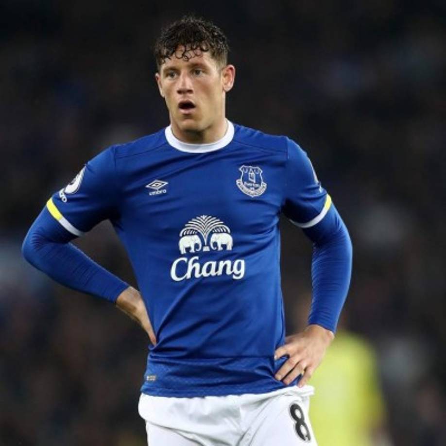 Según varios medios ingleses, el Everton ha rechazado una oferta del Chelsea de unos 25 millones de euros por Ross Barkley. El equipo de Koeman quiere 40 millones por el inglés. El Tottenham también está interesado en el centrocampista.