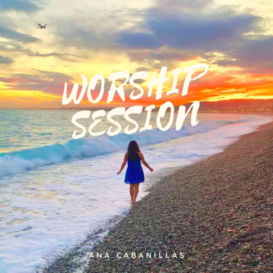 A sus 29 años, Ana habla cinco idiomas: inglés, francés, alemán, italiano y español. Es maestra, trabaja como traductora, saca un máster en Francia, tiene una escuela en línea y jamás se olvida de sus raíces hondureñas, de su madre trabajadora, de su padre ejemplar y de todas las personas que han estado en su sacrificada pero exitosa formación.