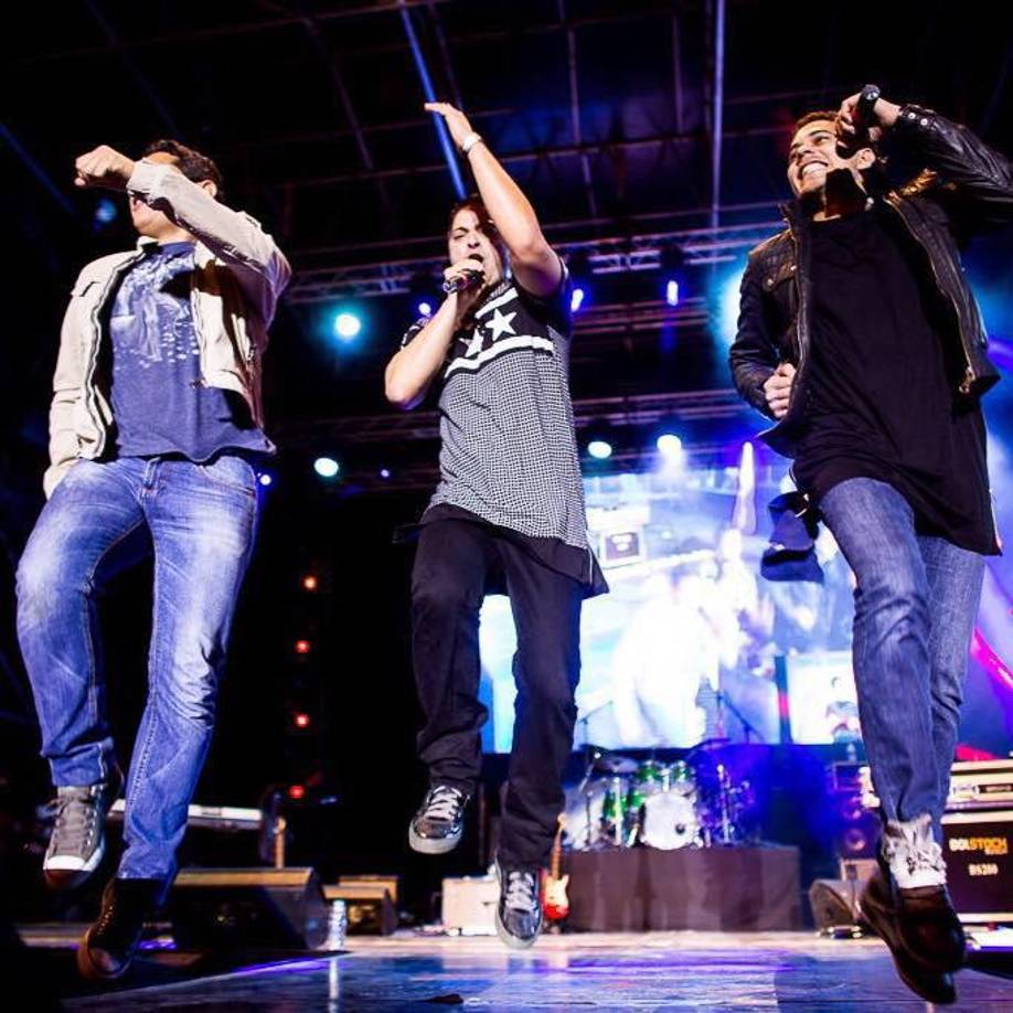 Para 2016 la agrupación celebró 16 años de trayectoria artística, pero ya solo con tres de sus integrantes, Alex, Adán y Edwin, sin embargo, tiempo después, Alex también dejó la agrupación. ¿Sabes qué es actualmente de la banda y de todos sus integrantes? 