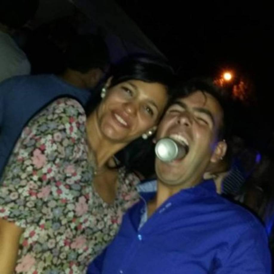 Al parecer, Claudia Moya maltrataba físicamente a Turcumán llegando incluso a romperle el tabique.