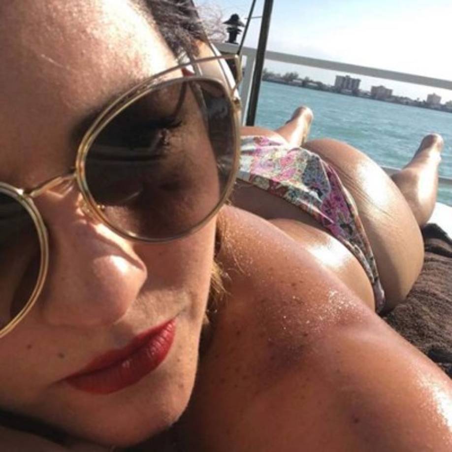 Debbie Bertrand - La hermosa hondureña disfrutando del Verano en Miami, Estados Unidos.
