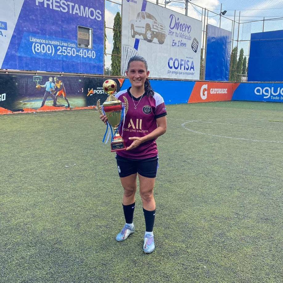 Riccy Hernández - La volante hondureña es una de las siete futbolistas que juegan fuera de territorio hondureño. Milita en el Somotillo de Nicaragua.