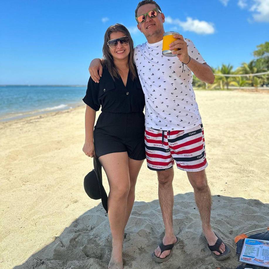 La bella periodista también dejó ver lo feliz que la pasó en la costa norte junto a su amado.