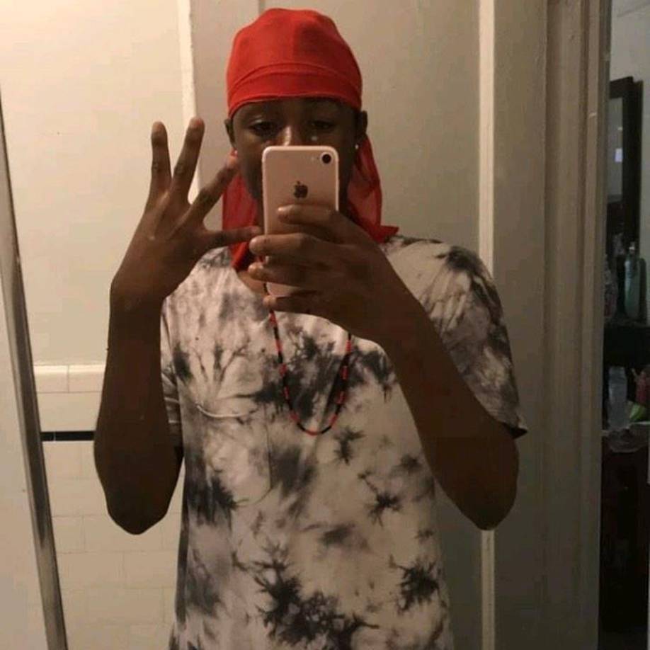 “Cuando finalmente llegué allí, todo lo que vi fueron ambulancias, muchísimas ambulancias y muchísimos agentes de policía. ‘Dios mío, qué está pasando’, dije”, dijo Castillo a Telemundo.