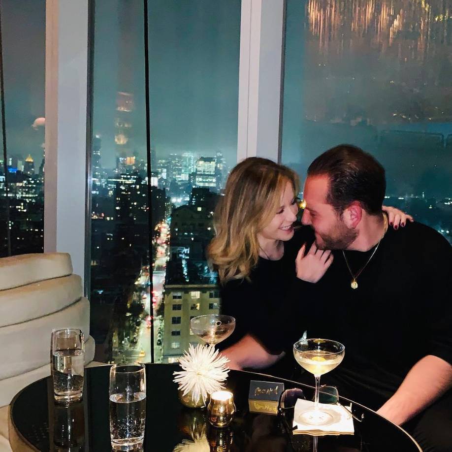 Según relataron al New York Post, se reencontraron en 2018 mientras cursaban estudios en Florida. “Al principio solo compartíamos cenas y fines de semana, pero luego nos dimos cuenta de que algo estaba surgiendo”, dijo Massagli. Hale, por su parte, confesó que supo muy pronto que él sería el indicado. “Le dije a una amiga que sentía que me iba a casar con él”, recordó.