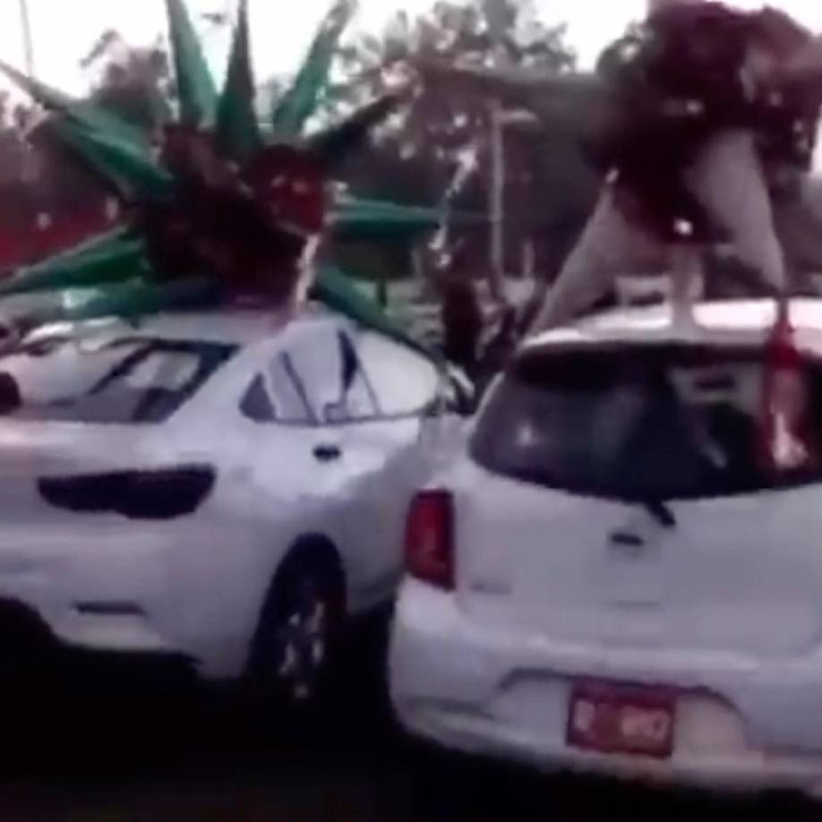 La Secretaría de Seguridad Pública de Sinaloa ha salido al paso para desmentir que los herederos del cartel fundado por el Chapo hayan realizado ese evento de gran magnitud y afirman que las imágenes publicadas por varios periodistas y medios mexicanos corresponden a una fiesta del 17 de diciembre de 2020, en la que se realizó “un operativo por parte de los tres órdenes de Gobierno”.