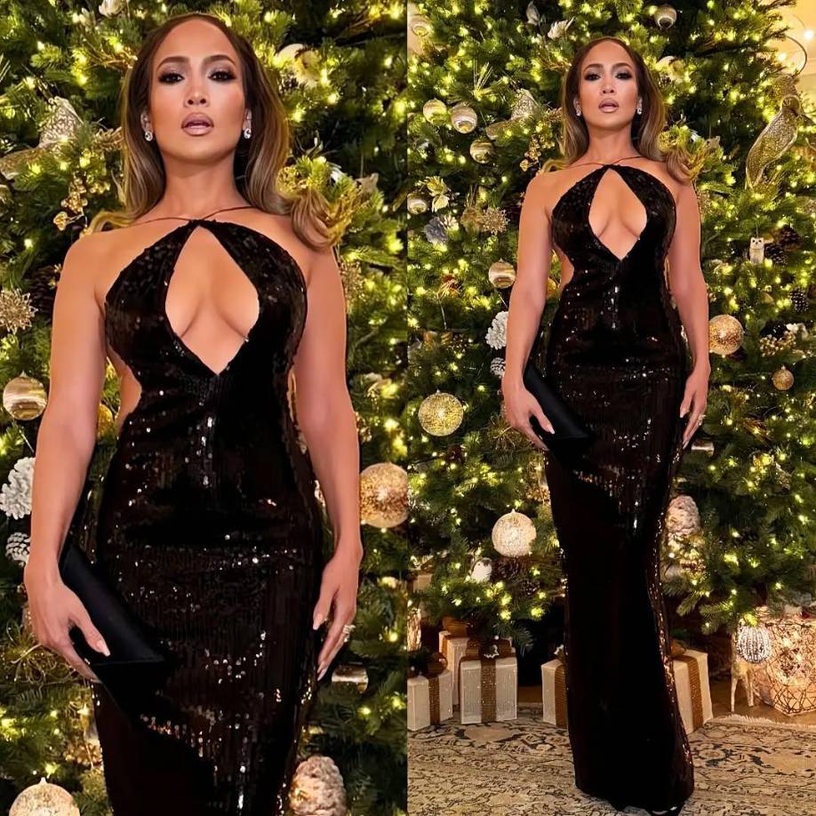 Una de las obras más esperadas del año volvió a deslumbrar. JLo mantuvo el aura dorada que le gusta aplicar a sus decoraciones navideñas, especialmente al pino, pero esta vez agregó unos inesperados <b>símbolos de la esperanza, la inteligencia y la felicidad</b>: adornos de búhos, zorros y pájaros.