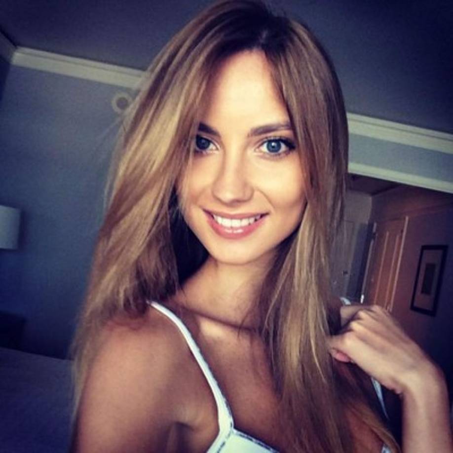 La esposa del tenista tiene unos ojos hermosos y una sonrisa encantadora.