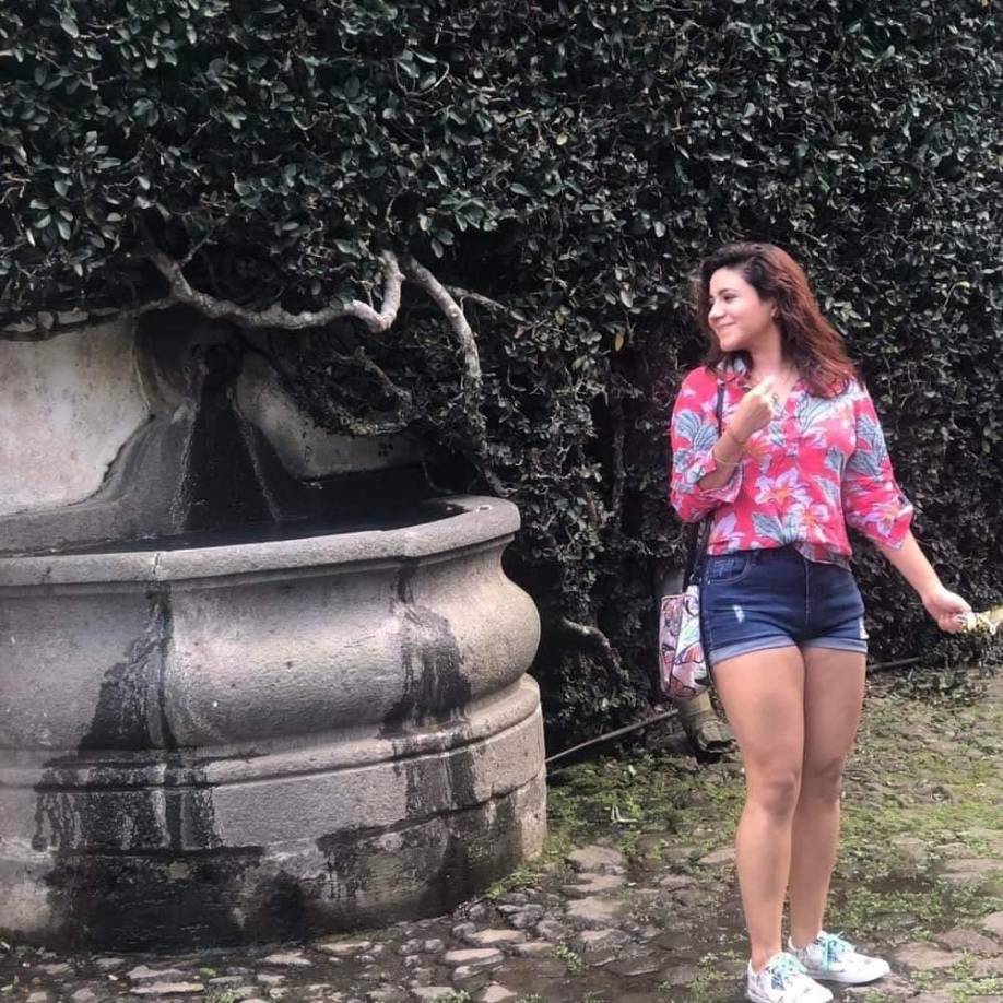 Familiares, amigos y colectivos feministas se unieron en una manifestación frente a la Fiscalía General del Estado de Puebla exigiendo una exhaustiva investigación sobre “Antonio N”, médico y pareja de la víctima, como el posible responsable de este feminicidio.