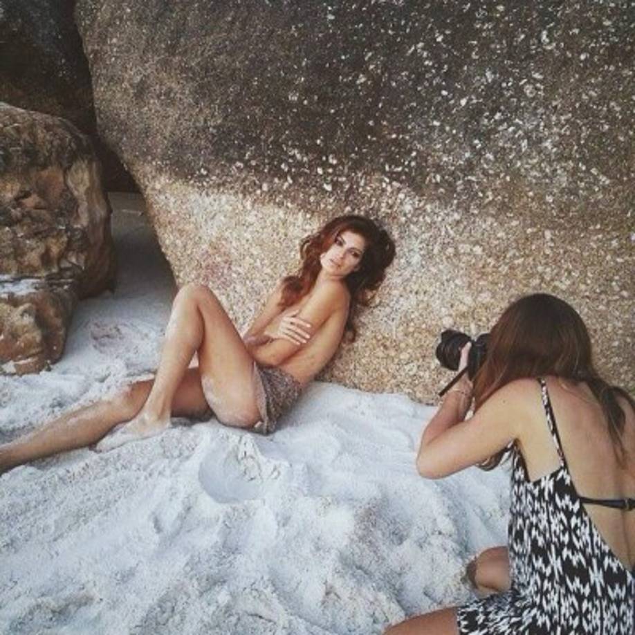 Montserrat Oliver, de 49 años con su novia la modelo Yaya Kosikova, 29.