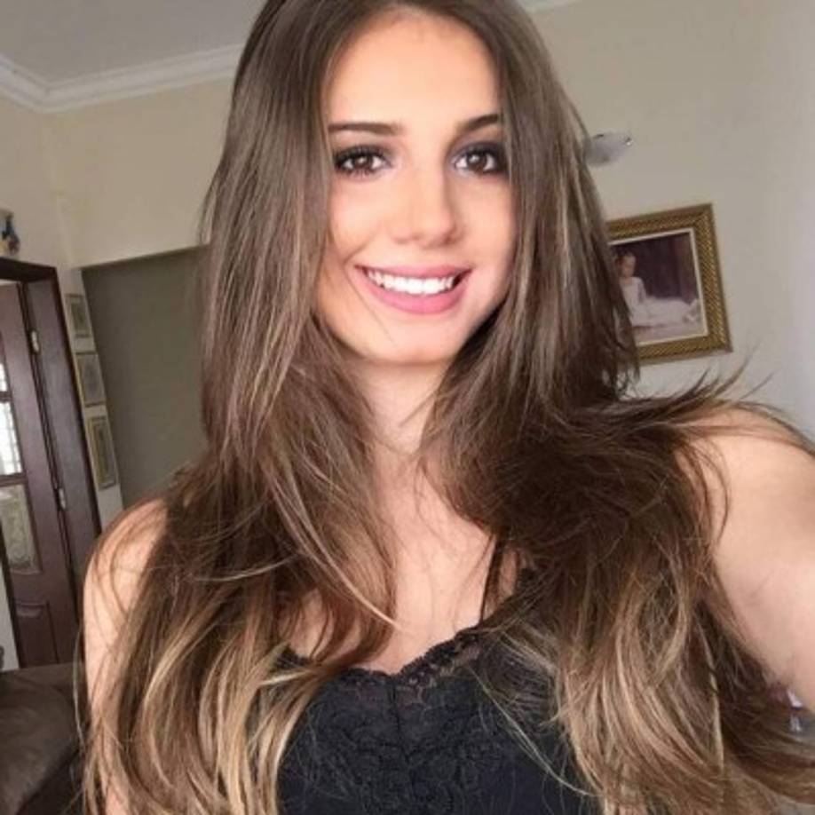 La hermosa hija de Carlinho llegó a Honduras siendo una niña, a los 7 años, cuando el exjugador brasileño fue fichado en 2005 por el Real España.