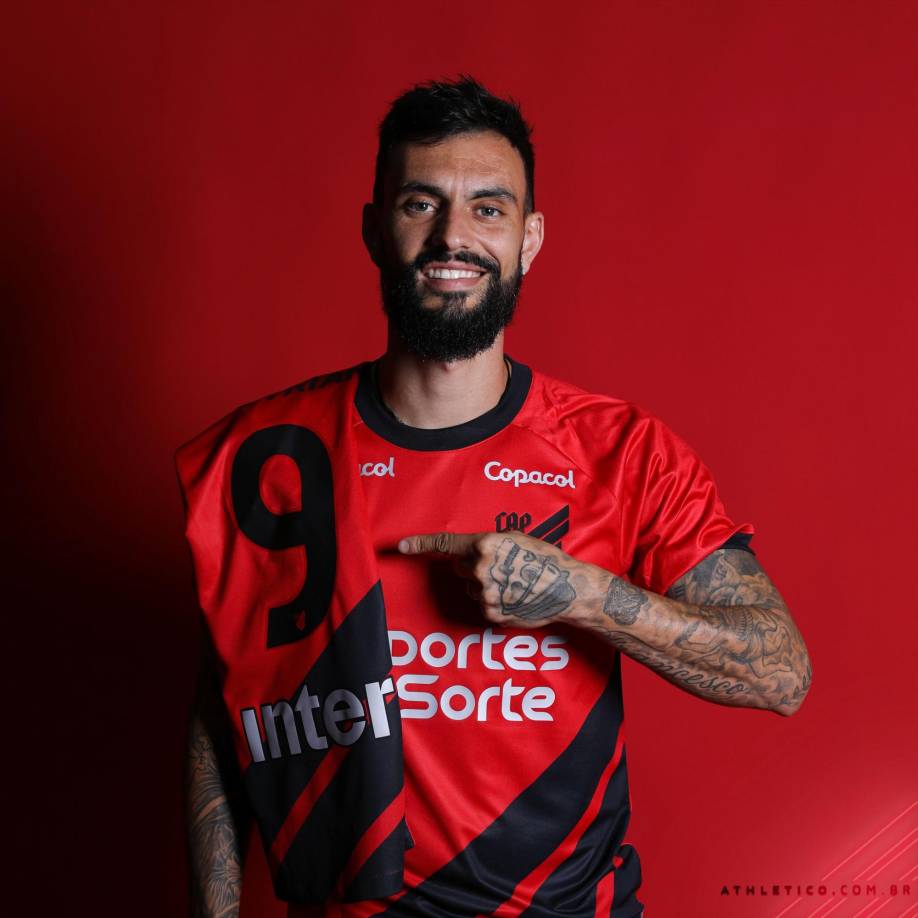 El Atlético Paranaense anunció este lunes el fichaje del delantero uruguayo Gonzalo Mastriani que llega como reemplazo de Vitor Roque que estaba en el América de Belo Horizonte, como nuevo refuerzo, según informó el club brasileño.