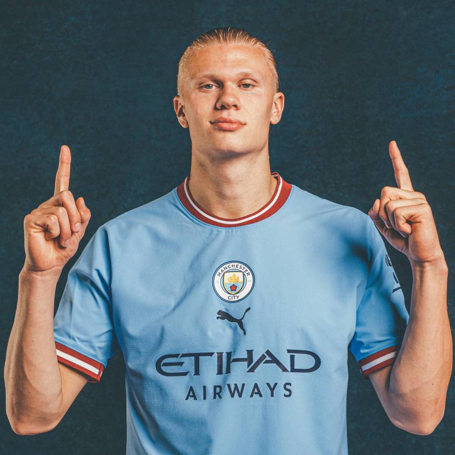 El Manchester City confirmó este lunes el fichaje de Erling Haaland para las próximas cinco temporadas por un importe que ronda los 51 millones de libras (unos 55 millones de euros). El noruego, de 21 años, se unirá al City el próximo 5 de julio, con un contrato de cinco años hasta el verano de 2027.“Es un día de mucho orgullo para mí y para mi familia. Siempre he visto al City y me ha encantado en las últimas temporadas. No puedes evitar que te guste su estilo de juego. Es estimulante y crean muchas ocasiones de gol, lo que es perfecto para un jugador como yo”, dijo Haaland.