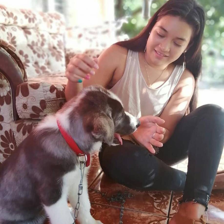 ”Ella estaba con los síntomas en el hospital de Puerto Cortés y de repente comenzó a convulsionar”, contó uno de sus hermanos que este miércoles en la mañana estaba reclamando su cuerpo en las afueras del Catarino Rivas.