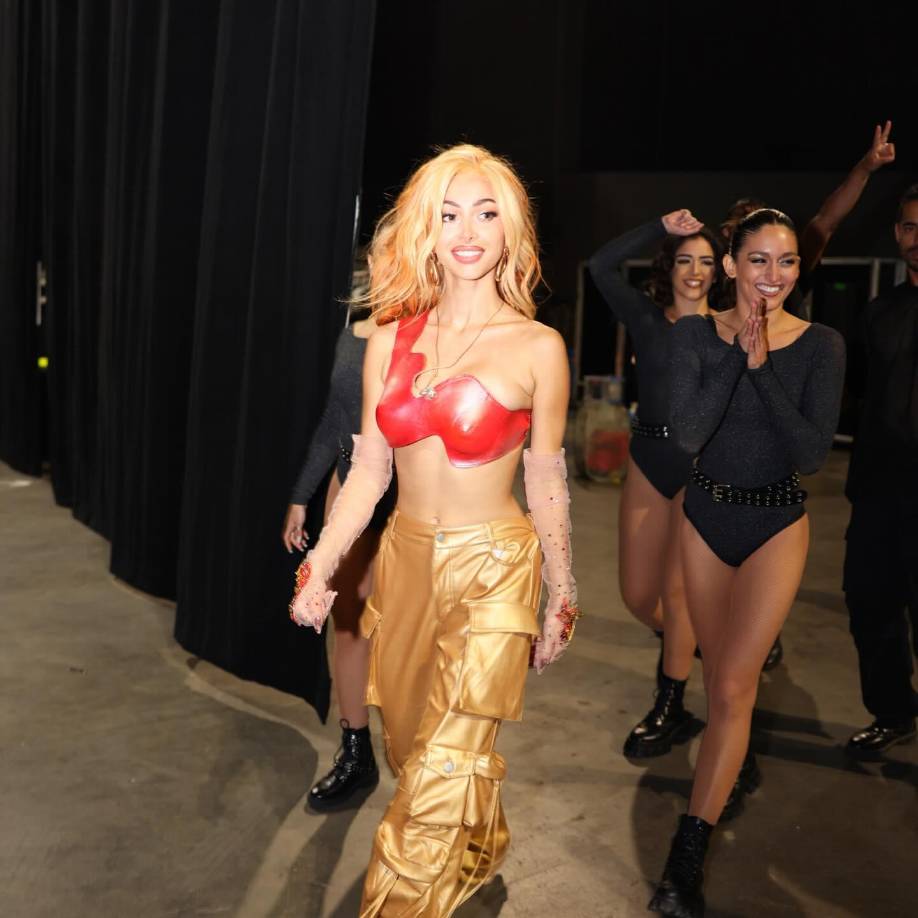 “No hemos tenido la oportunidad de hablarlo. Él ha estado viajando muchísimo, tiene dos giras, ahorita va a regresar con ‘Los Bukis’ en Sudamérica, por primera vez después de 25 años”, contó. “Entonces, creo que en el momento perfecto llegará eso, pero hasta ahora no tengo ese plan”, mencionó para concluir.