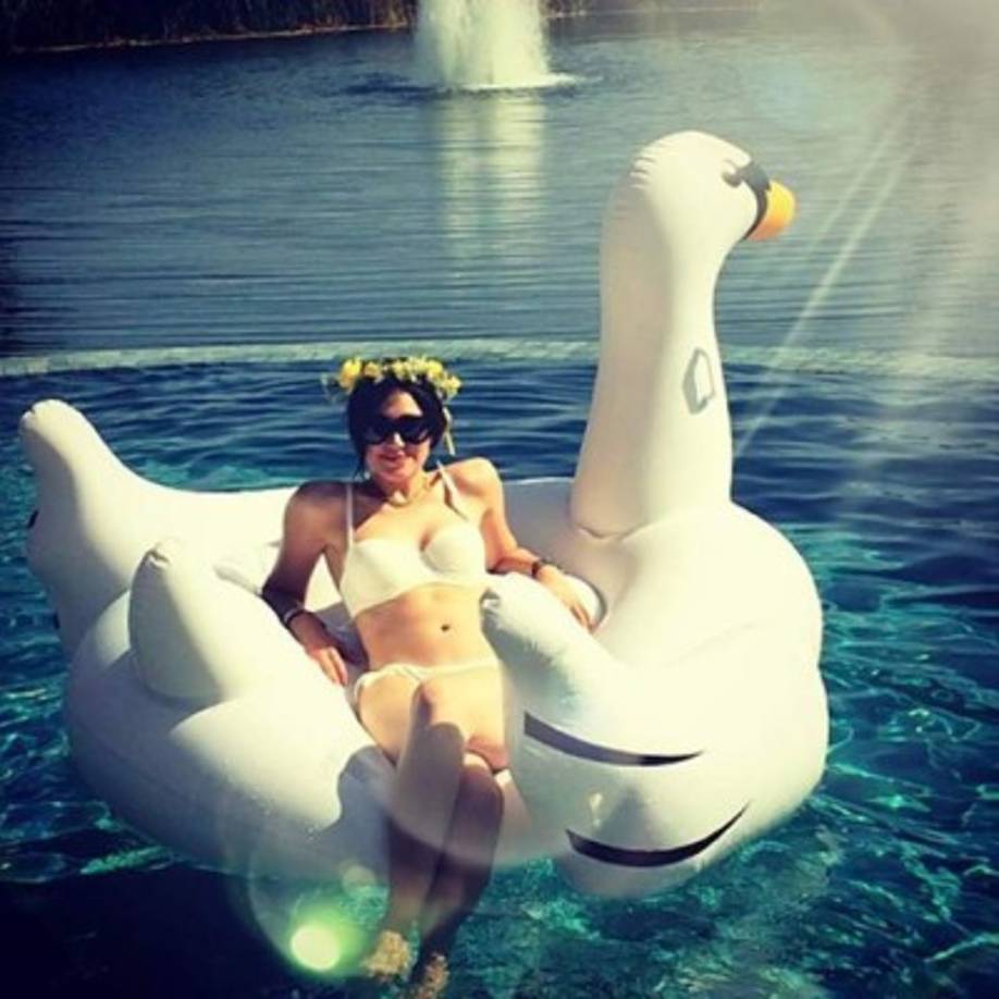 La actriz Emmy Rossum se unió a la moda.