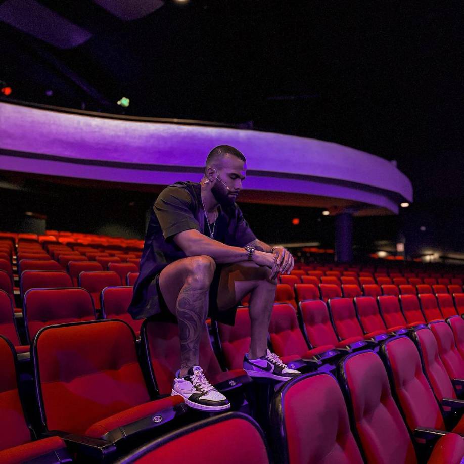 “No seas Mae como decimos en centro america si ves todos , la mayoría de los comentarios no hablan bien de el señor ese es por algo. Te mereces alguien mejor, alguien de tu nivel . Ojalá analices y recapacites”, le escribió una seguidora. “Ese hombre tiene malaaa fama y ni pension le pasa a los hijos y lo sacaron de la casa de los famosos por Vl0LENT0. Sheynis te merecias un mejor prospecto”, escribe otro. “Asi es la vida inteligentes para algunas cosas y en otras no”, dijo otro seguidor.