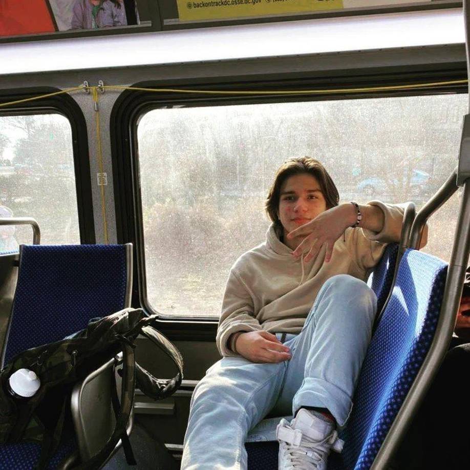 Aunque la situación es abrumadora, Eddy aseguró no albergar rencor y prefiere concentrarse en el bienestar de sus hermanas.