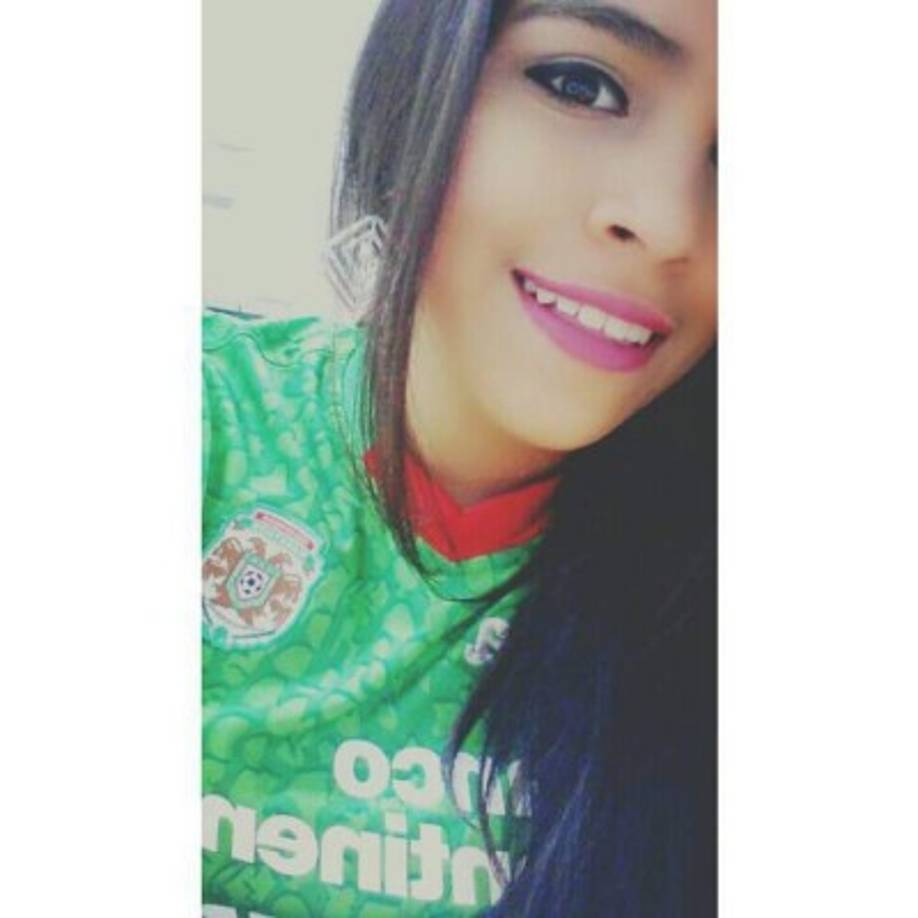 Karen Gissell: Bella aficionada del Marathón que espera el triunfo de su amado equipo.