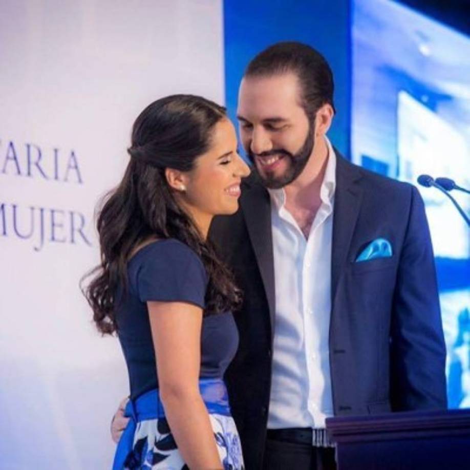 'Ella no solo es mi esposa, es mi complemento, y yo el de ella. El que vote por mi para un cargo público sabe que ella viene en el paquete. Así somos, un equipo, desde que nos conocimos', afirmó Bukele en una carta pública.